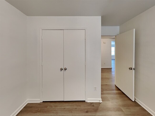 Building Photo - 9626 Eaglewood Glen Tr
