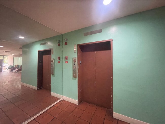 Building Photo - 3301 Spanish Moss Terrace