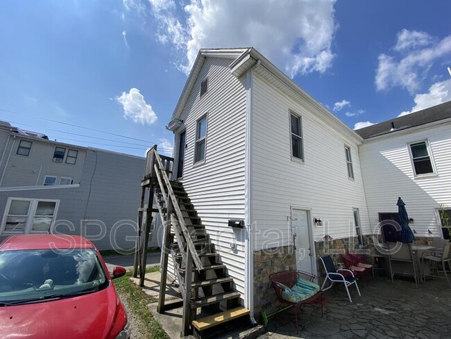 Building Photo - 3 Pleasant St