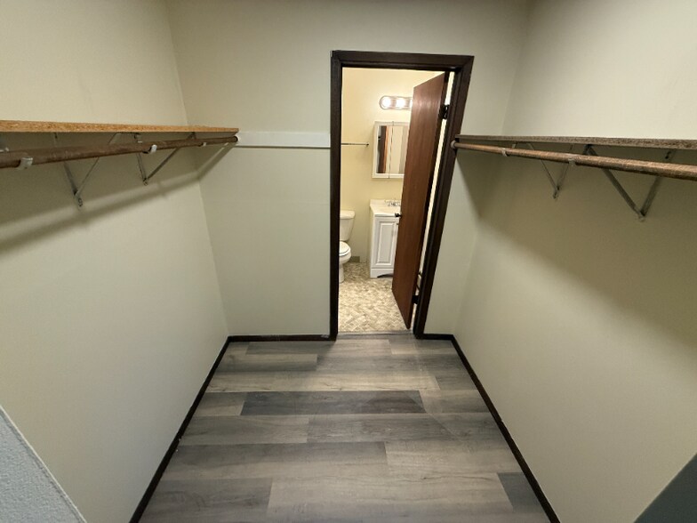 Building Photo - 202 Williamsburg Dr