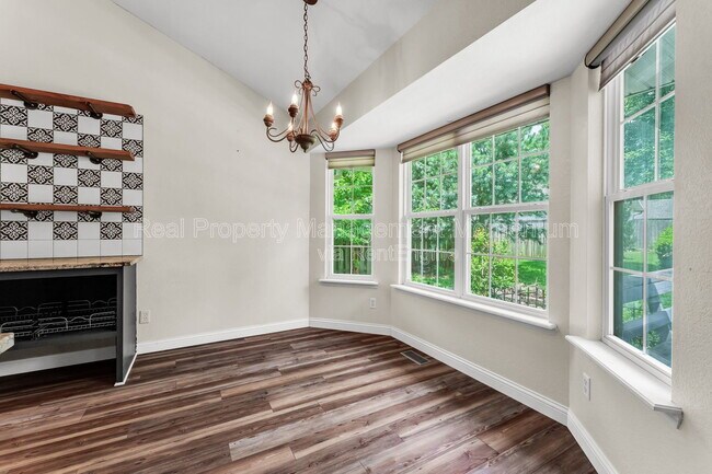Building Photo - 1111 W Poplar St