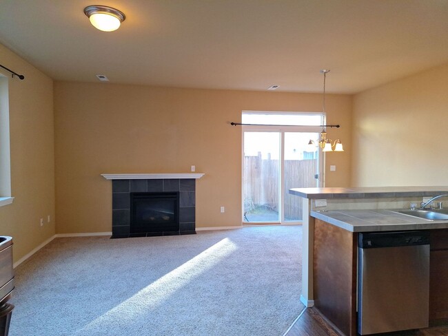 Building Photo - Central Valley Area - 2 Story Home (3Bed, 2.5 Bath)