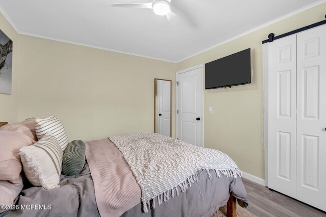 Building Photo - 105 Center St