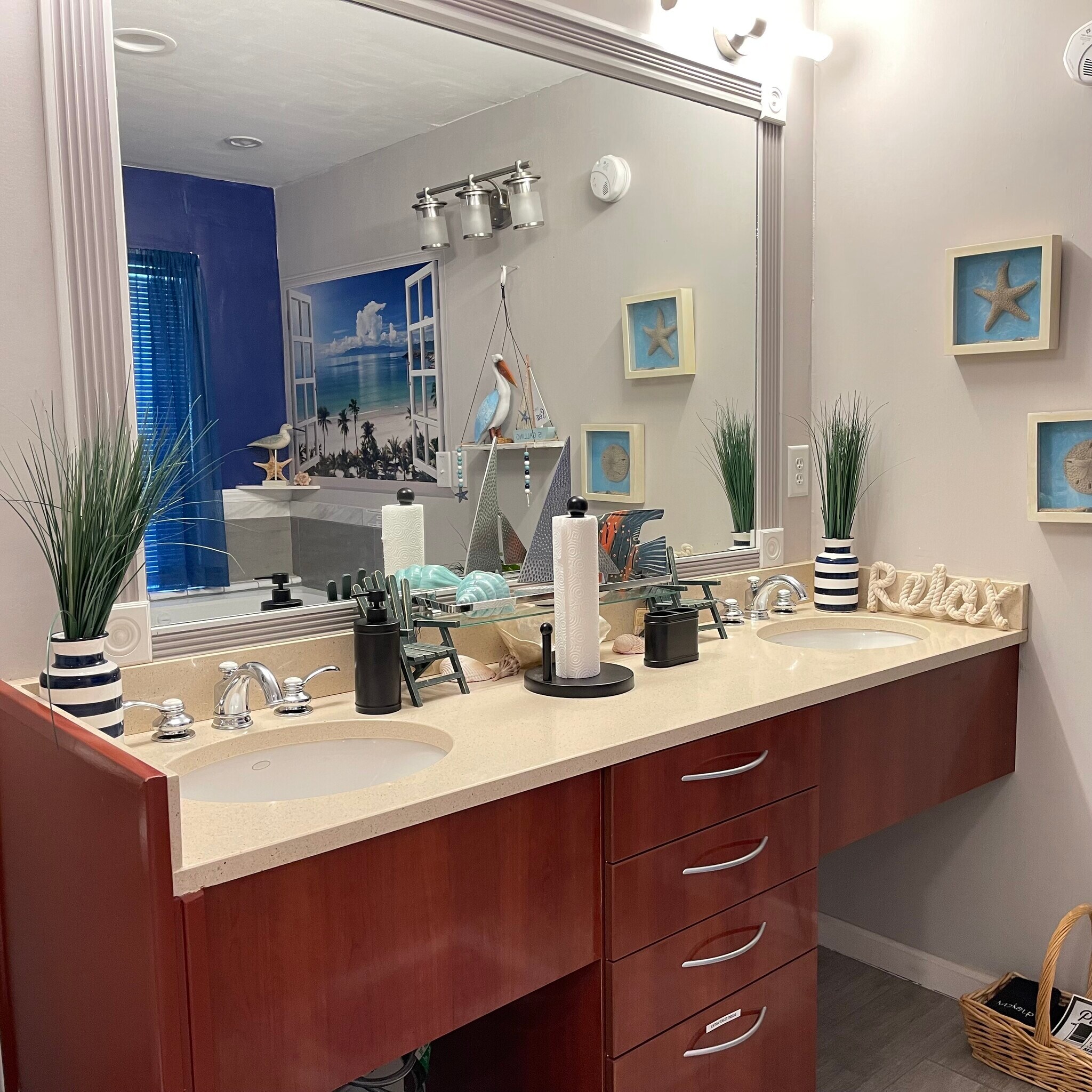 Luxurious double sink vanity - 2171 Weatherstone Cir SE