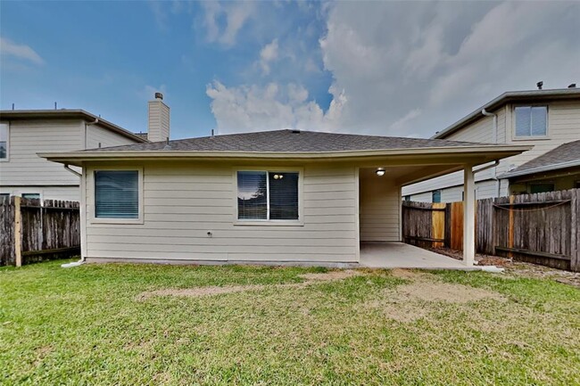 Building Photo - 21634 Falvel Lake Dr