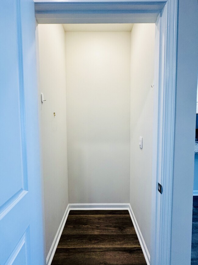 Building Photo - 1805 Castlebay Dr