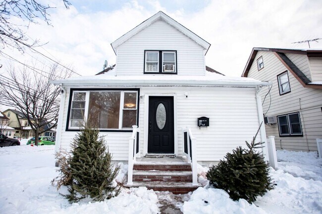 Building Photo - 222 Lowell Ave