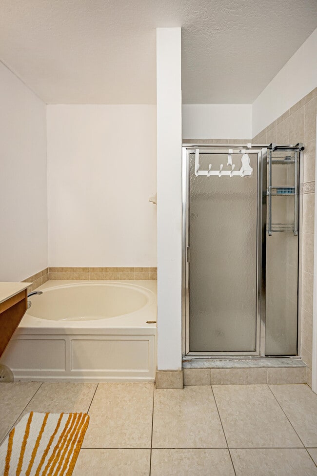 Building Photo - 3021 Grandiflora Dr