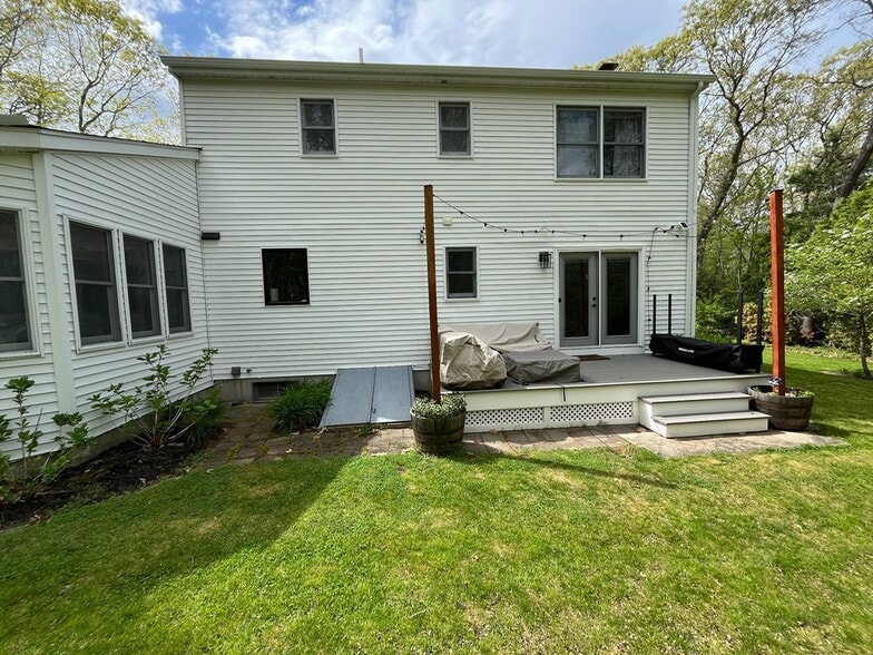Building Photo - 10 Shady Ln