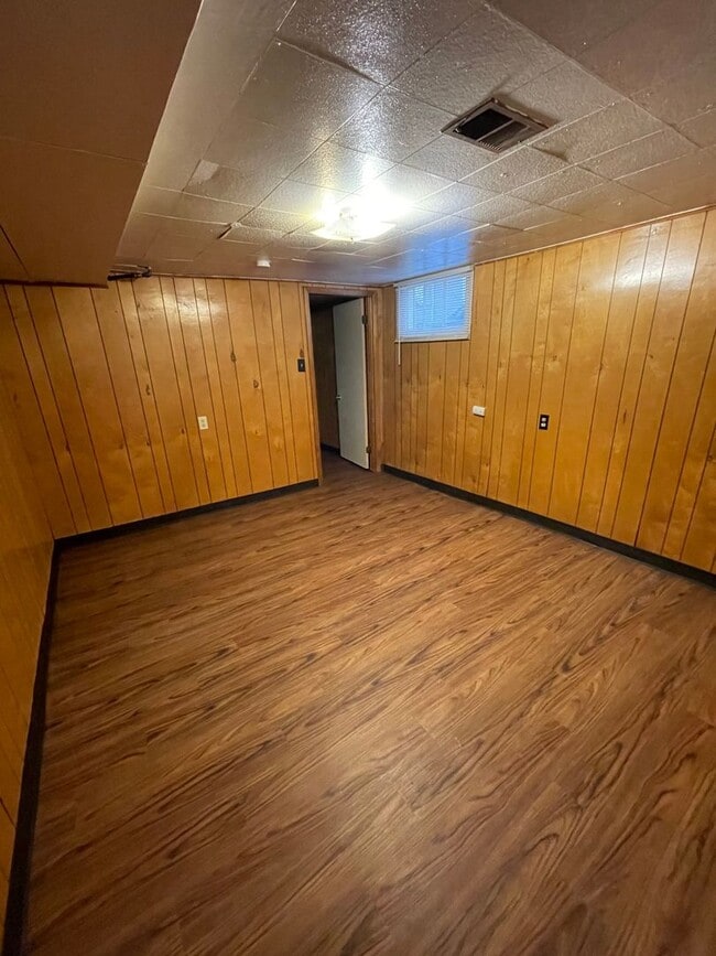 Building Photo - MM1938