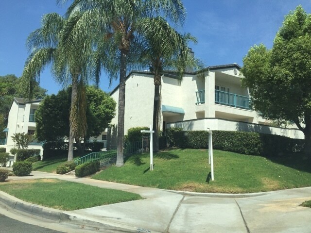 Building Photo - Via Zapata - 3bd/2.5ba Townhouse - Canyon Crest