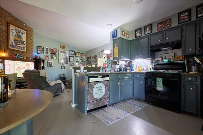 Building Photo - 2003 Old W Pl