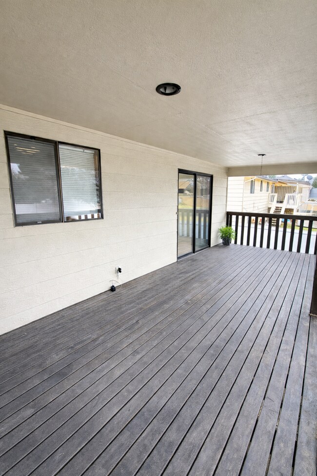 Building Photo - 9911 N Indian Trail Rd