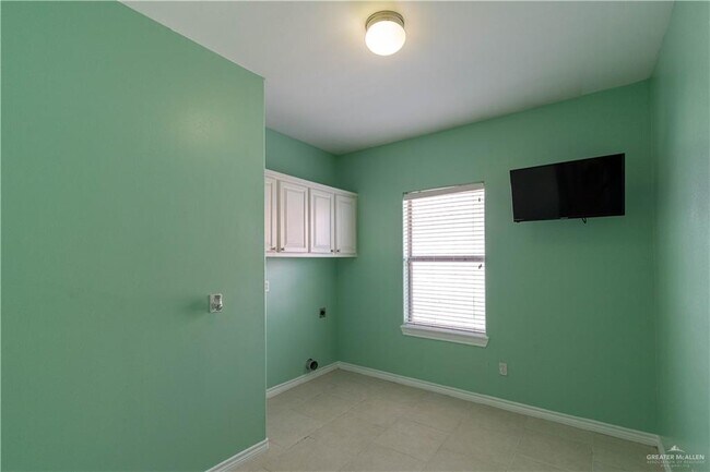 Building Photo - 20 W Rhin Dr