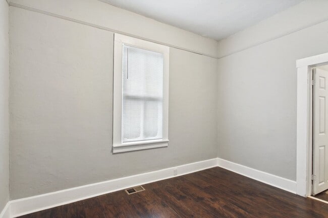 Building Photo - Large 3BR/2BA Near Downtown Savannah Home For Rent