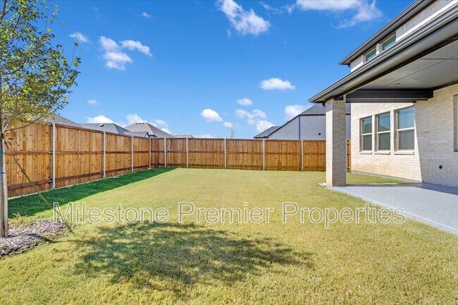 Building Photo - 820 Sunflower Trl