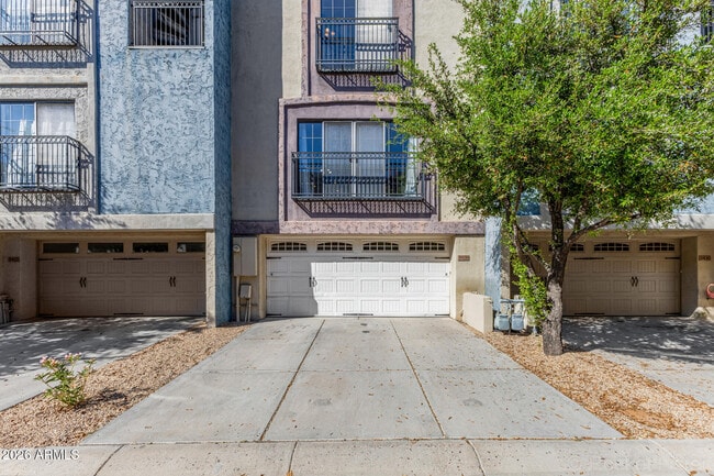 Building Photo - 3426 E Avalon Dr