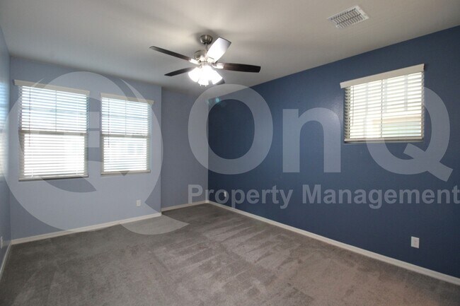 Building Photo - 1086 S Vine St
