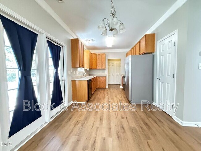 Building Photo - 420 Cline Falls Dr