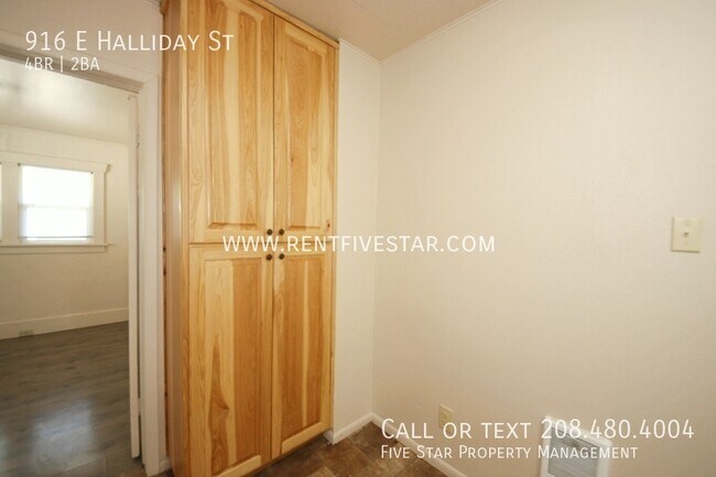 Building Photo - 916 E Halliday St