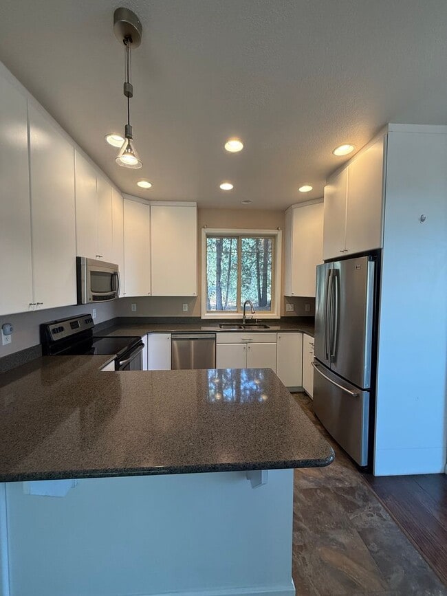 Building Photo - 3 Bedroom 2.5 Bath in Latakomie Shore