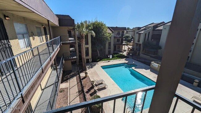 Building Photo - 1 bedroom 1-Bath Condo  Bldg. 6 Unit #333 Gated Community