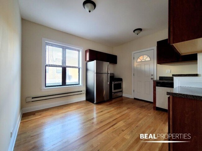 Building Photo - 1 bedroom in CHICAGO IL 60613