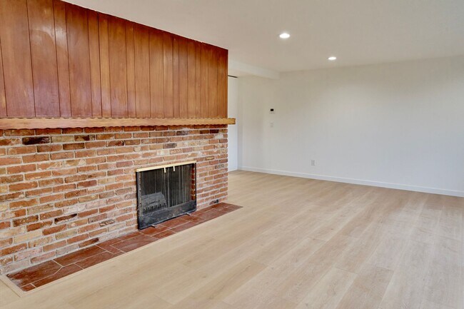 Building Photo - 4 bedroom Home on Highland St in Tacoma - APPLICATION PENDING