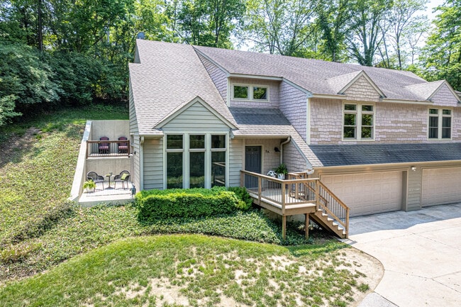 Building Photo - 2 E Clarkson Rd