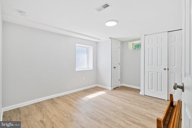 Building Photo - 501 Bloomfield Dr