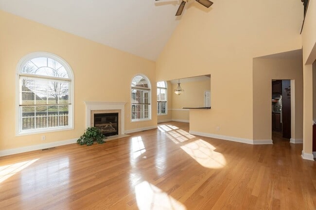 Building Photo - Four Bedroom Home!