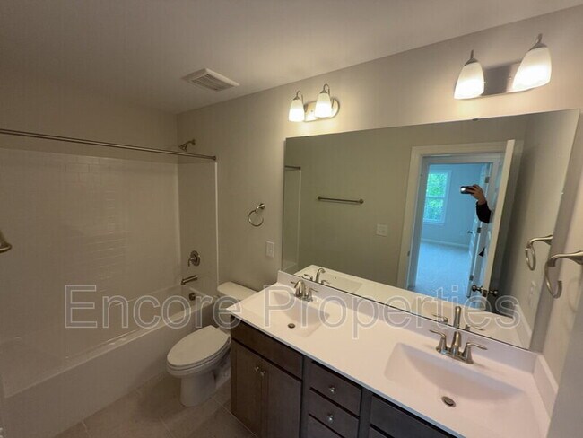 Building Photo - 135 Little Gem Ln