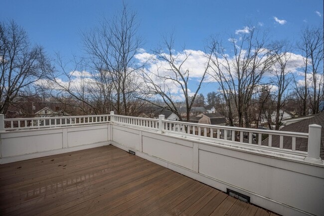 Building Photo - 1 Franklin St