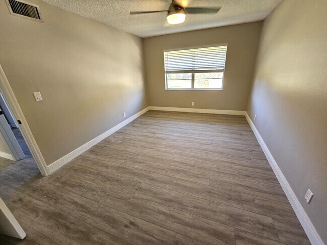 Building Photo - 1301 NW 12th Ave