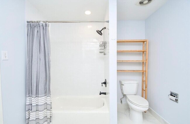 Building Photo - 615 Kipling St