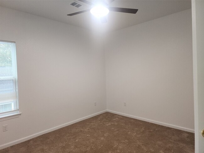 Building Photo - 6719 Roanoke St