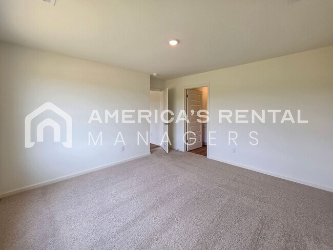Building Photo - 556 Saddlewood Bnd