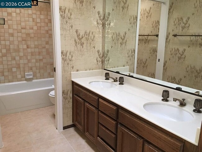 Building Photo - 13 Deer Meadow Ct