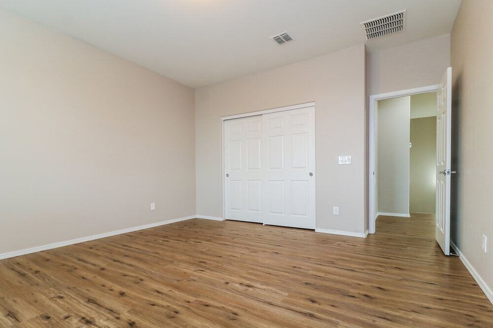 Building Photo - 7106 W Winslow Ave