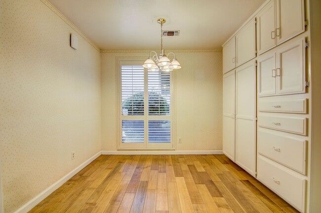 Building Photo - 5123 El Cemonte Ave