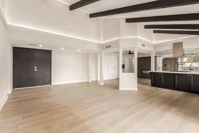 Building Photo - 4521 E Sunrise Dr
