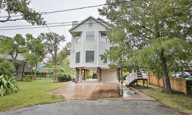 Building Photo - 131 Pine Rd