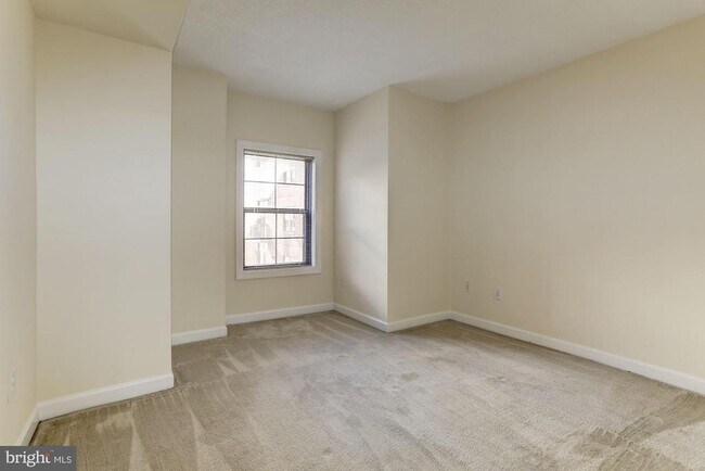 Building Photo - 1111 25th St NW