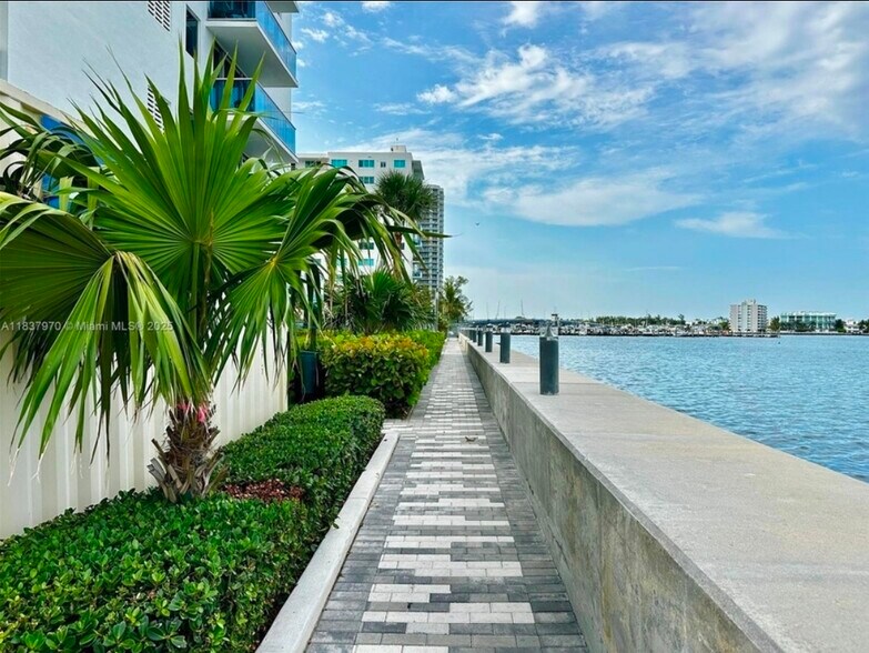 Building Photo - 7501 E Treasure Dr