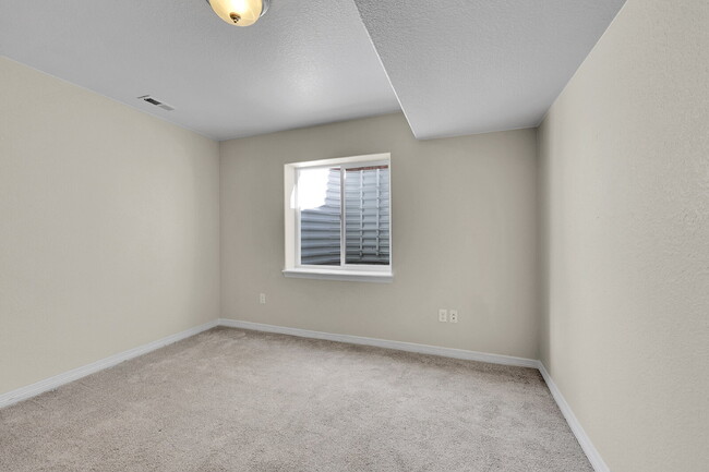 Building Photo - $2,750.00 - 6 Bedrooms, 3.5 Bathrooms, Single Family Home in Colorado Springs with Fenced Yard!