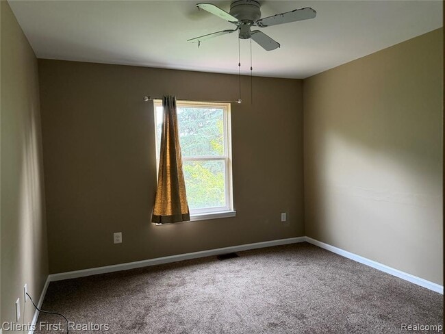 Building Photo - 35285 Pennington Dr