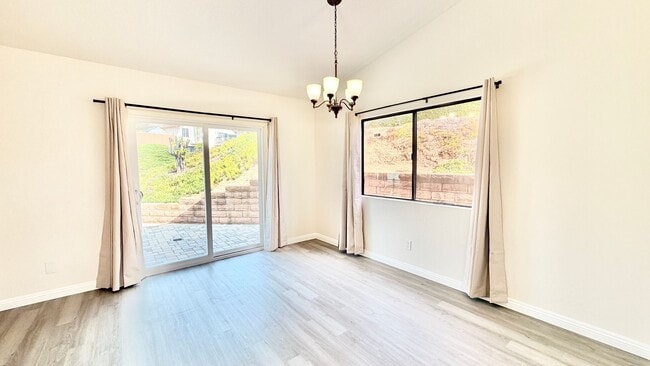 Building Photo - Wonderful Split-level Home with Spacious B...