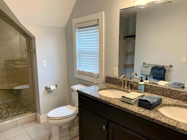 Building Photo - 220 Veranda St