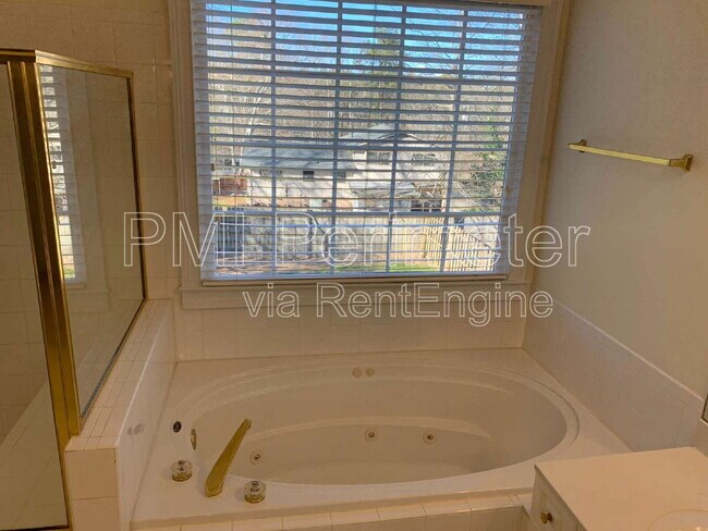 Building Photo - 389 Bridgebrook Ln SW