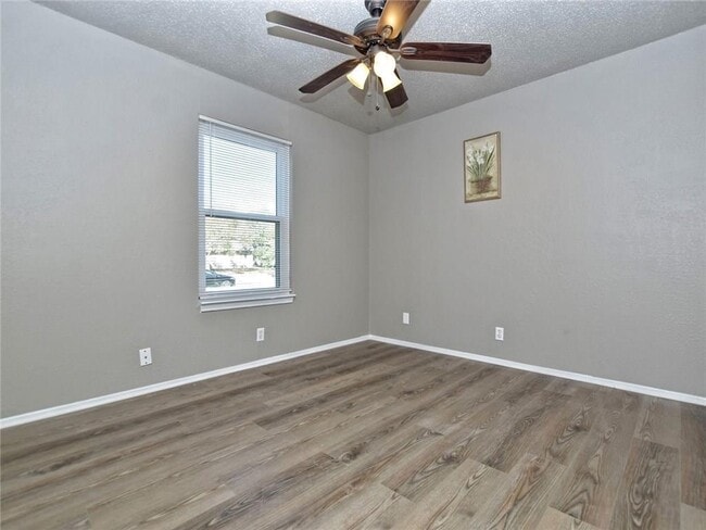 Building Photo - 8905 Pineridge Dr
